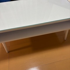 ガラステーブルの画像