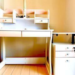 美品！ピアノ調塗装の学習机セットの画像