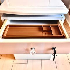美品！ピアノ調塗装の学習机セットの画像
