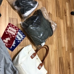 服、小物、靴、鞄の画像