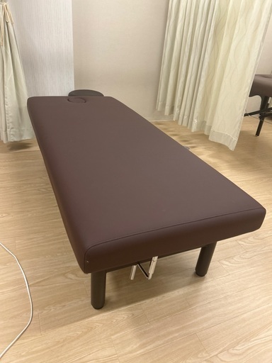 本格的な治療院をされている方、サロンの方にお勧めのほぼ新品のベッドです