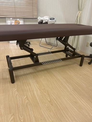 本格的な治療院をされている方、サロンの方にお勧めのほぼ新品のベッドです