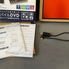 Logitec 外付USB接続 DVDドライブ LDR-PME8U2LRD レッド モバイルDVDの画像