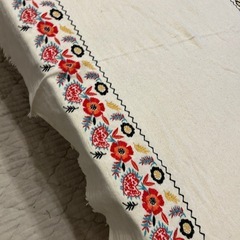 ZARA刺繍クロス　の画像