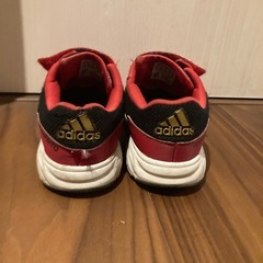 アディダスキッズスニーカーの画像