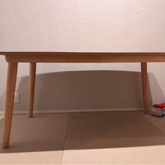 ダイニングテーブルの画像