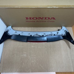 新車外し HONDA ホンダ RV5/RV6 ヴェゼル VEZEL 純正 テールゲートスポイラー リアスポイラー ゲートスポイラー リアウィング ハイマウントストップランプ付き 74900-3M0 (119509) スタンレーSTANLEY W1735Dの画像