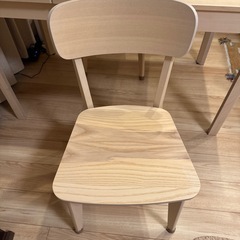 IKEAダイニングテーブルの画像