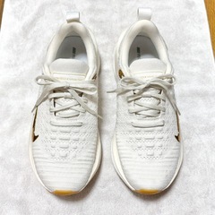 20%OFF❗️Nike React ホワイトMetallic Goldスニーカーの画像