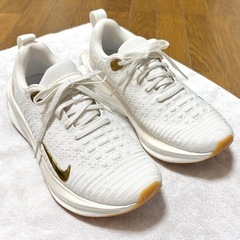 20%OFF❗️Nike React ホワイトMetallic Goldスニーカーの画像