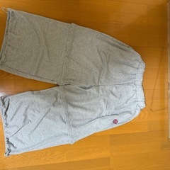Niko and…makestaffてぃらさんスエットパンツグレーの画像