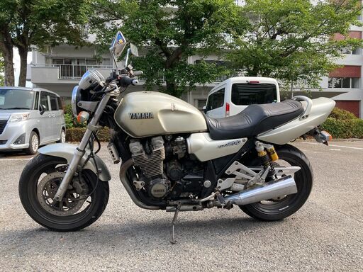 XJR1200 直列4気筒、空冷、キャブレーター