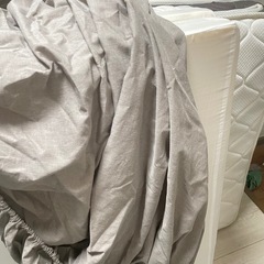 カバー付き美品セミダブルマットレスの画像