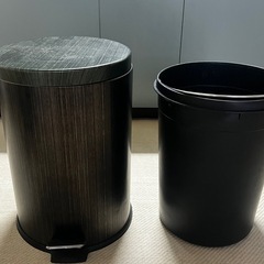 ペタル式ゴミ箱の画像