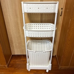 収納棚✴︎洗濯カゴなどにの画像