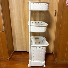 収納棚✴︎洗濯カゴなどにの画像
