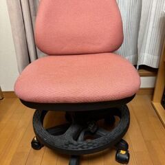 学習机と椅子のセットの画像