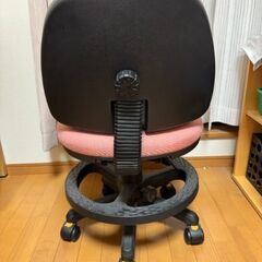 学習机と椅子のセットの画像