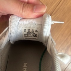 NikeとPUMAの子供用のスニーカー　３点セットの画像