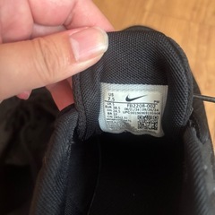 NikeとPUMAの子供用のスニーカー　３点セットの画像