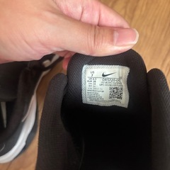 NikeとPUMAの子供用のスニーカー　３点セットの画像
