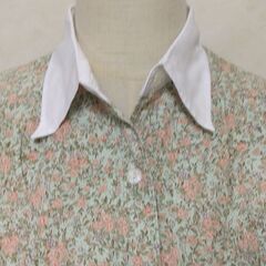 シャツ　グリーン×小花　レディースの画像