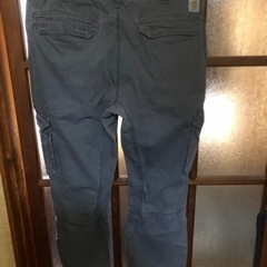 カーハートカーゴパンツの画像