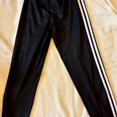 【美品】adidas 黒 長ズボン 140サイズ✨通学・スポーツに／履きやすくて動きやすい！の画像