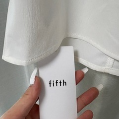fifth フリル付きノースリーブシャツ ホワイトの画像