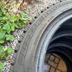 ブリヂストン　スタッドレスタイヤ　235/45ｒ17の画像