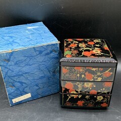 M366　美品　三段重箱 お正月 花模様　春秋　漆器　合成漆器　ウレタン塗装の画像
