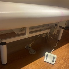 日程タイトな為、お値下げしました‼︎ エステ電動ベットの画像