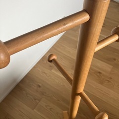 木製ポールハンガーの画像