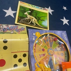 昭和玩具・ベーゴマ(ひも付・ガッツ石松トランプ2つ・恐竜の骨パズル・プルバックカーなど)の画像