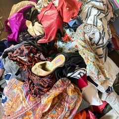 １５０着くらい　レディース服　まとめ売り　スカート　ワンピースの画像