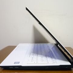 人気のホワイトカラー 高速SSD256G 高性能i3搭載 フルHD メモリ大容量8G