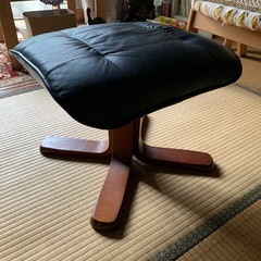 椅子、足置き台の画像