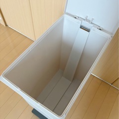 ゴミ箱の画像