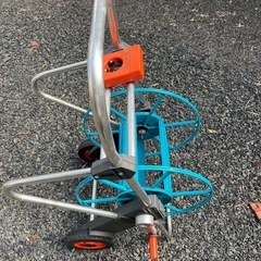 GARDENA散水ホース用手巻きリールオレンジ
の画像
