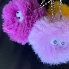 カラフル　ファーのキーホルダー（人形）の画像