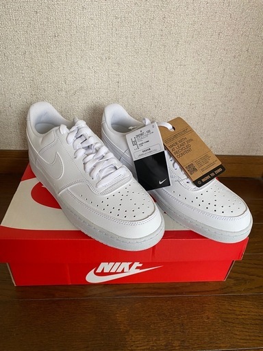 新品未使用　　NIKEコートビジョンlow nn