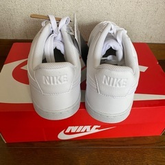 新品未使用　　NIKEコートビジョンlow nnの画像