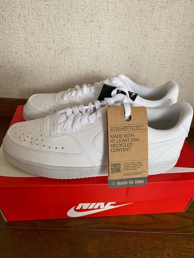 新品未使用　　NIKEコートビジョンlow nn