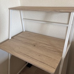 作業用、勉強用のテーブルの画像
