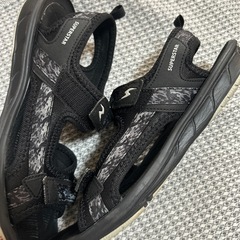 美品✨マジックテープ式のサンダル　24.0の画像