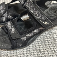 美品✨マジックテープ式のサンダル　24.0の画像