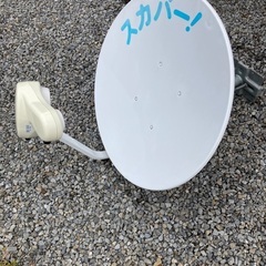 衛星放送用パラボラアンテナ　取り付け金具付きの画像