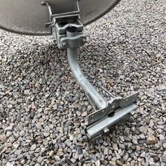 衛星放送用パラボラアンテナ　取り付け金具付きの画像