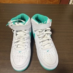 NIKEエアフォースワンミッド07の画像