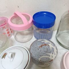 ガラス、陶器保存容器、果実酒瓶など　1個100円〜200円の画像